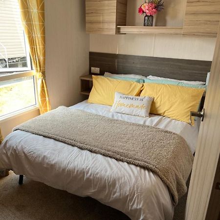 Beautiful Caravan In Trecco Bay! 74 Sycomore Bridgend  Dış mekan fotoğraf