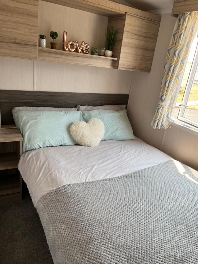 Beautiful Caravan In Trecco Bay! 74 Sycomore Bridgend  Dış mekan fotoğraf